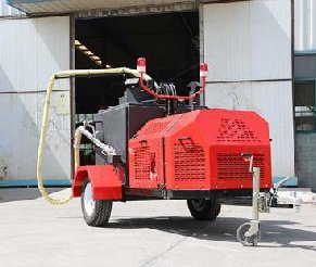 路面裂縫不要擔心，瀝青灌縫機上陣